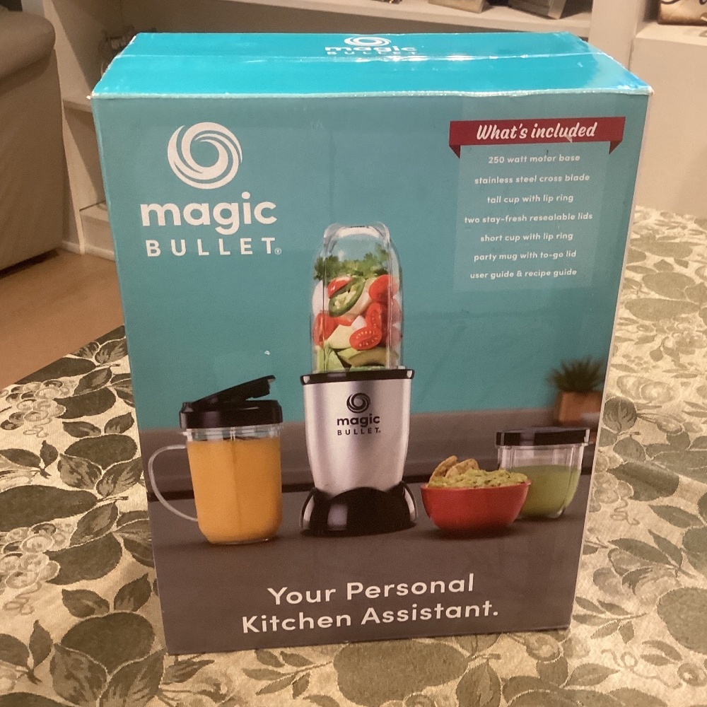 NEW IN BOX MAGIC BULLET 11 PIECE SET SILVER